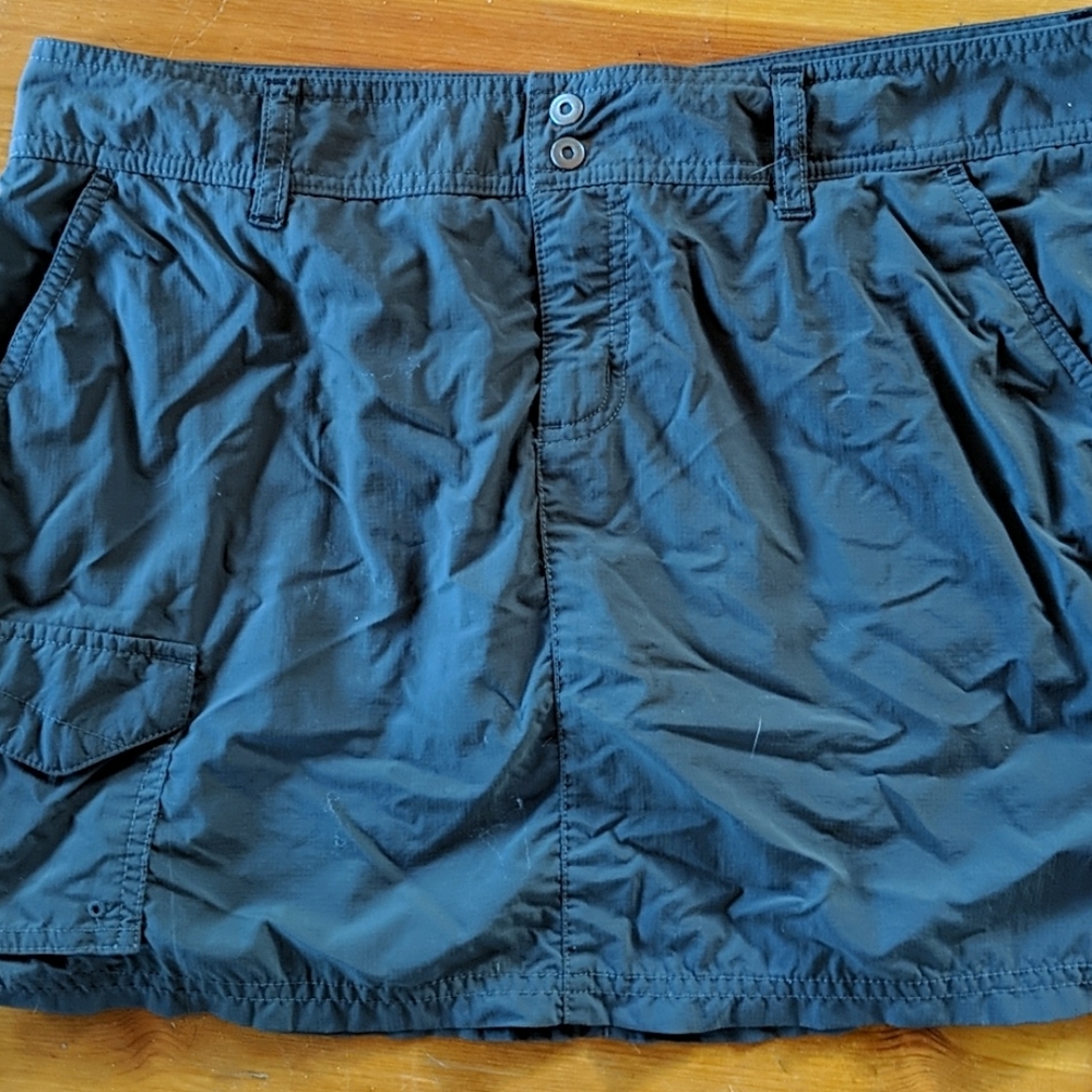 Columbia Skirt w Built in Shorts